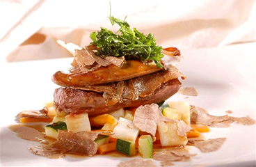 Krk Lamm, bekannt für seinen besonderen Geschmack aufgrund von mit Meersalz gewürzten mediterranen Kräuterweiden