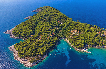 Luftbild der Elaphiten-Inseln, die in der Nähe von Dubrovnik liegen