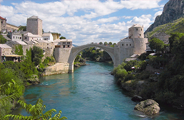 Brücke von Mostar und Fluss Neretva