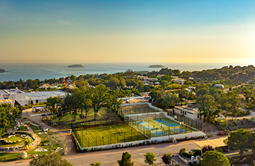 Zračni pogled na zeleni V Športni park v kampu Valamar Camping Istra v Poreču