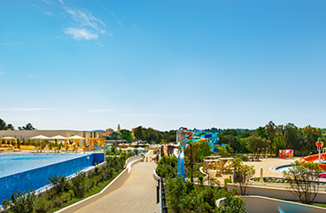 Vista aerea delle tre piscine presso il Parco Aquamar del Camping Resort Istra