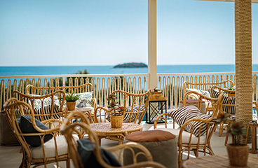 Sun terrace in the Oliva Grill and Go restaurant