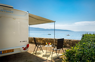 Campinghuis direct aan zee in het Ježevac Premium Camping Resort