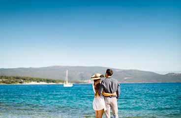 Par na plaži na otoku Krku