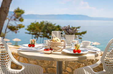 Gegrilltes Hähnchen und Gemüse