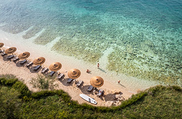 Glavna plaža sa sitnim šljunkom